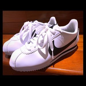 Nike Cortez Basic White/Black 6.5 - Gently Used
